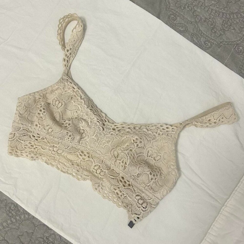 4/$20 DEAL -- Aerie cream off white dainty lace bralette top size medium 🩷